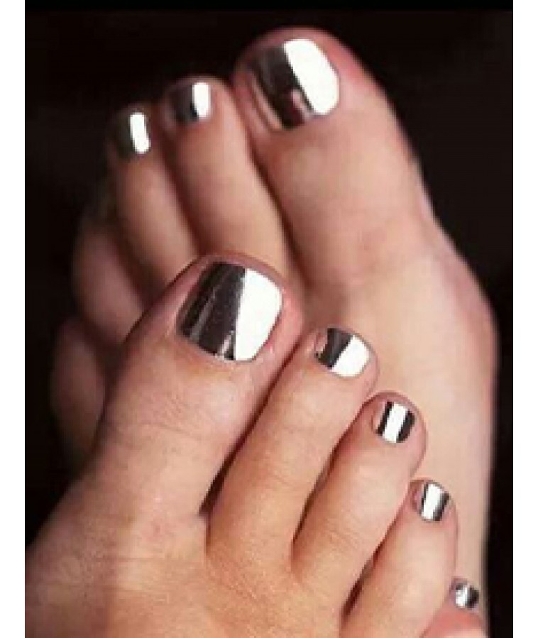 How to perfect the French pedicure – Scratch