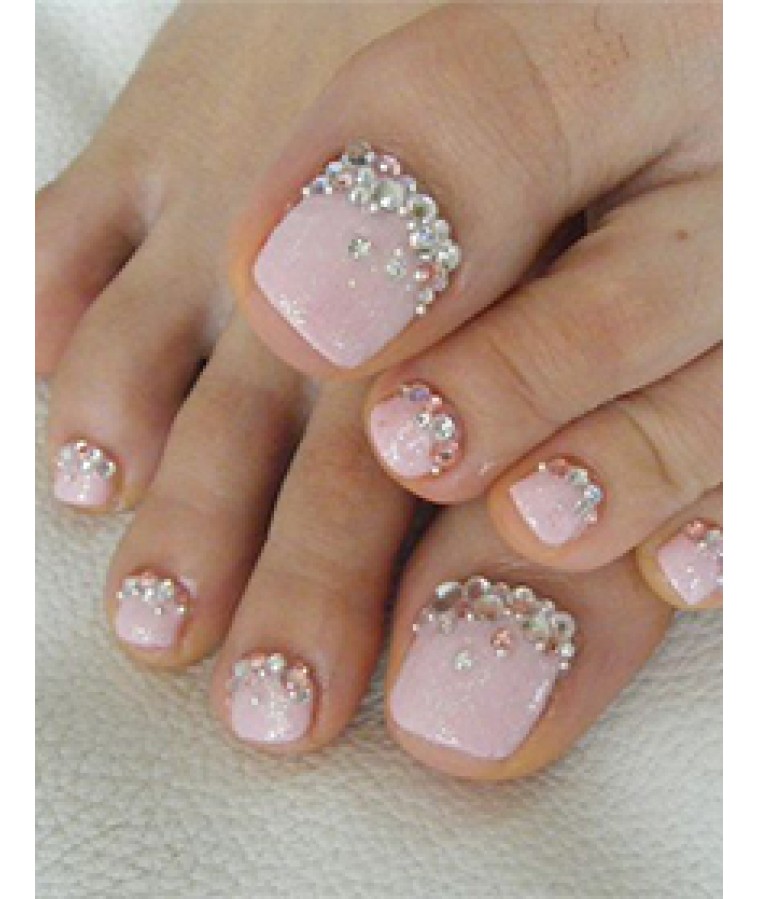 20 Glitter Nail Designs To Copy For An Eye-Catching Mani